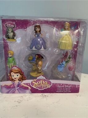 Nwt! Sophia the first figurine playset by Disney